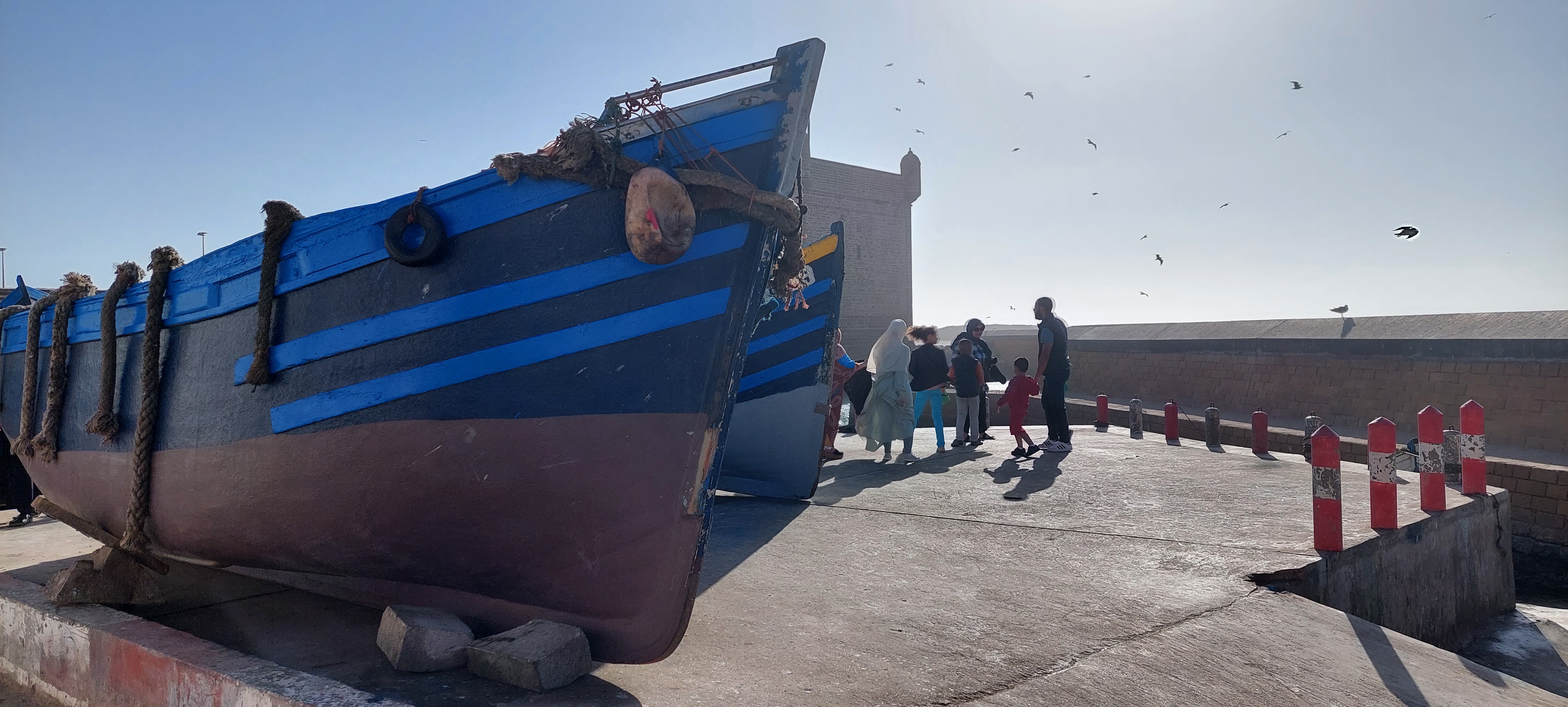 Szavíra kék csónakok Marokkó