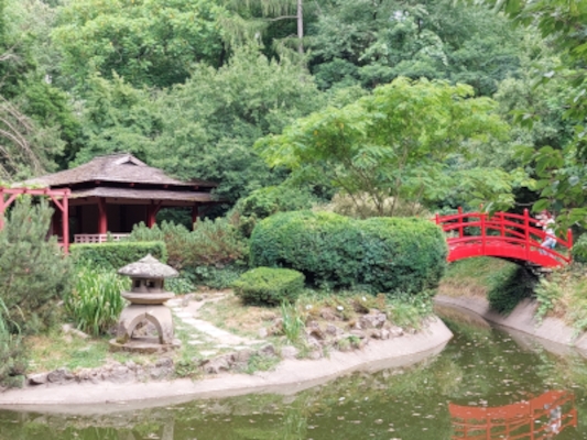 Kolozsvár japánkert piros híd