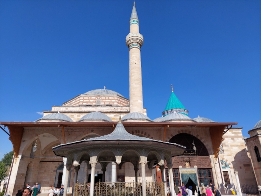 Konya Mevlana Múzeum türkizkék kuplolája