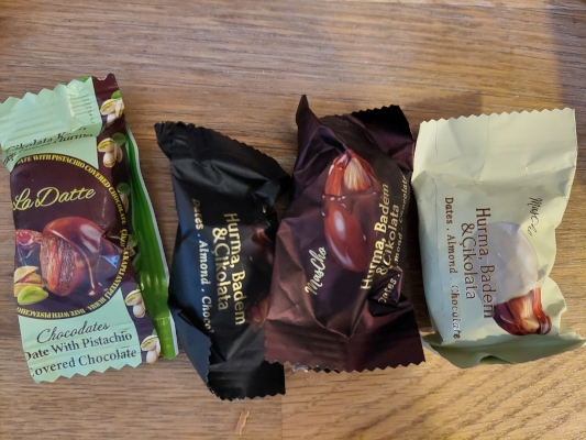 csokis datolya mandulával töltve Konya