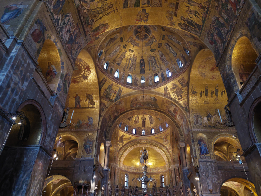 Szent Márk bazilika belülről Velence Olaszország